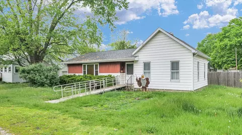 348 W Wilson St, Bement, IL 61813