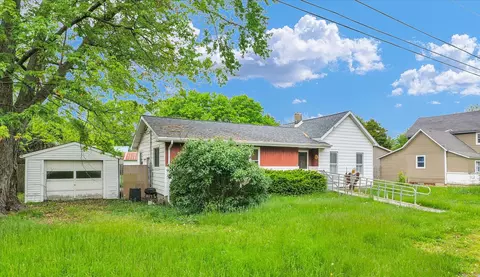 348 W Wilson St, Bement, IL 61813 photo 3