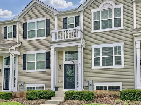 1801 Spinnaker St, Pingree Grove, IL 60140