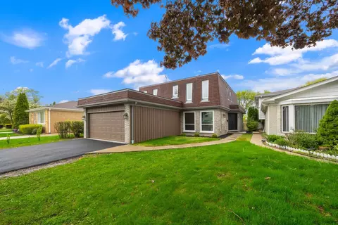 5252 Foster St, Skokie, IL 60077