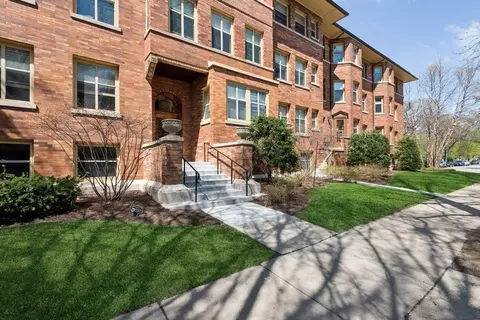 936 Hinman Ave #1S, Evanston, IL 60202