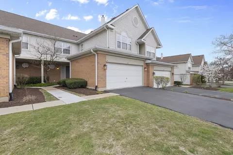 347 Cimarron Rd E, Lombard, IL 60148