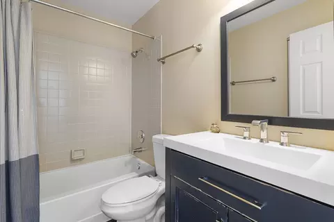 Bath - 347 Cimarron Rd E, Lombard, IL 60148 photo 2 of 4