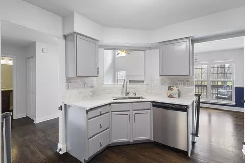 Kitchen - 347 Cimarron Rd E, Lombard, IL 60148 photo 2 of 2