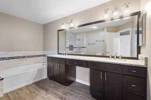 Bath - 347 Cimarron Rd E, Lombard, IL 60148 photo 3 of 4
