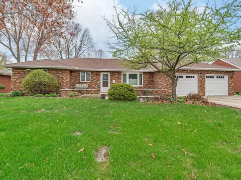 130 W 1st St, Coal City, IL 60416