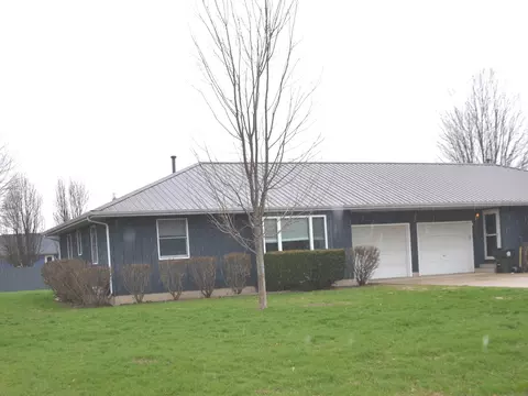 2547 N 4645th Rd #A, Somonauk, IL 60552