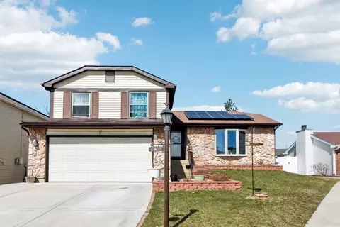 9 Greystone Ct, Streamwood, IL 60107