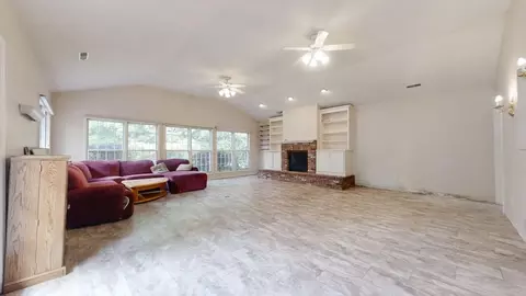 Living - 917 S Linden St, Normal, IL 61761 photo 1 of 4