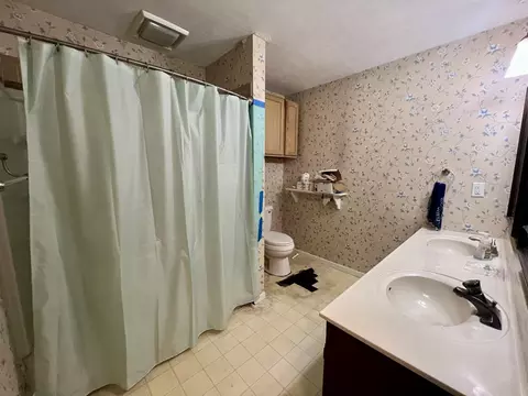 Bath - 917 S Linden St, Normal, IL 61761 photo 1 of 3