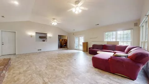 Living - 917 S Linden St, Normal, IL 61761 photo 2 of 4