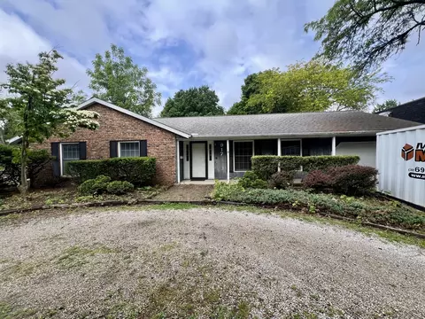 Exterior - 917 S Linden St, Normal, IL 61761 photo 3 of 11