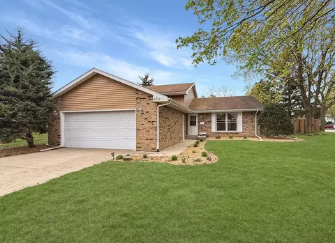 900 Oakcrest Dr, Rantoul, IL 61866