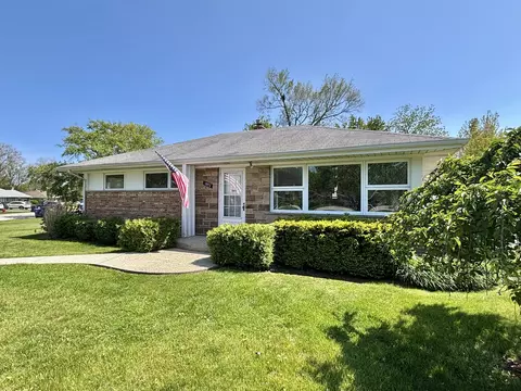 1032 Whitfield Rd, Northbrook, IL 60062