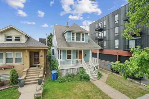 3945 W Dakin St, Chicago, IL 60618