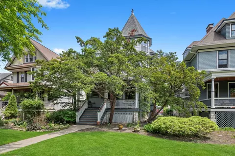 204 N Harvey Ave, Oak Park, IL 60302