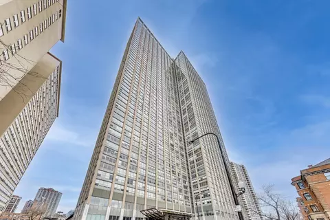 655 W Irving Park Rd #3008, Chicago, IL 60613