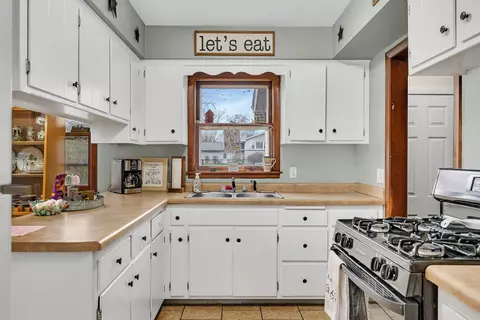 Kitchen - 1650 E Clark St, Diamond, IL 60416 photo 1 of 5