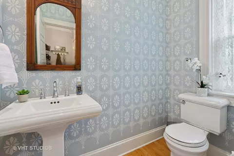 Bath - 321 E Union Ave, Wheaton, IL 60187 photo 3 of 4