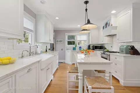 Kitchen - 321 E Union Ave, Wheaton, IL 60187 photo 2 of 3