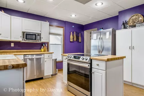 Kitchen - 595 W Water St, Kankakee, IL 60901 photo 2 of 2
