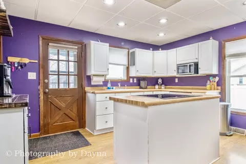 Kitchen - 595 W Water St, Kankakee, IL 60901 photo 1 of 2