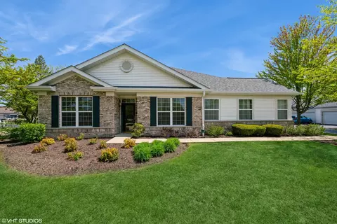 21301 Hidden Lake Ct, Crest Hill, IL 60403