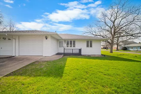 198 N Michigan St, El Paso, IL 61738