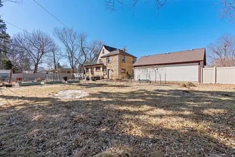 Exterior - 507 Wing Park Blvd, Elgin, IL 60123 photo 5 of 6