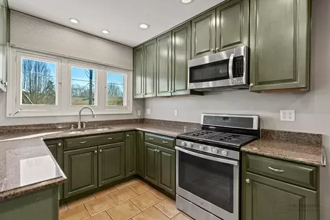 Kitchen - 507 Wing Park Blvd, Elgin, IL 60123 photo 2 of 4