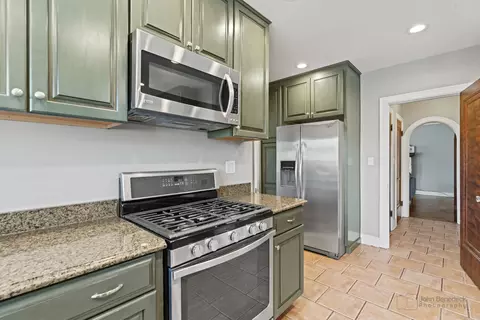 Kitchen - 507 Wing Park Blvd, Elgin, IL 60123 photo 3 of 4