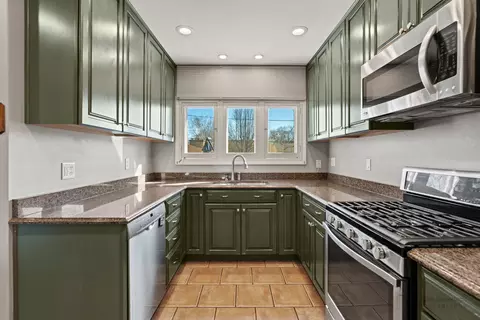 Kitchen - 507 Wing Park Blvd, Elgin, IL 60123 photo 1 of 4
