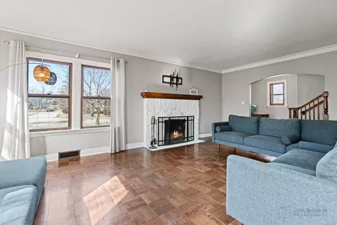 Living - 507 Wing Park Blvd, Elgin, IL 60123 photo 1 of 3