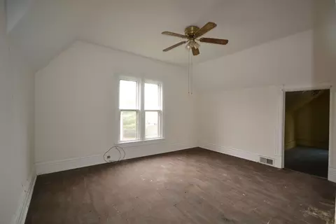 Bedroom - 163 Oak St, Elgin, IL 60123 photo 4 of 4