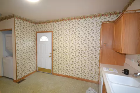 Kitchen - 163 Oak St, Elgin, IL 60123 photo 3 of 4