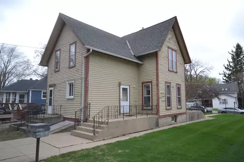 Exterior - 163 Oak St, Elgin, IL 60123 photo 2 of 3