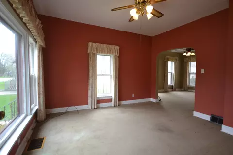 Living - 163 Oak St, Elgin, IL 60123 photo 4 of 4