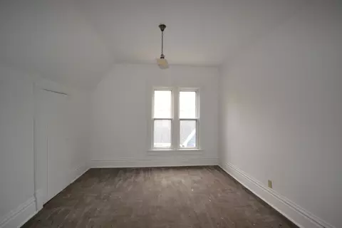 Bedroom - 163 Oak St, Elgin, IL 60123 photo 3 of 4