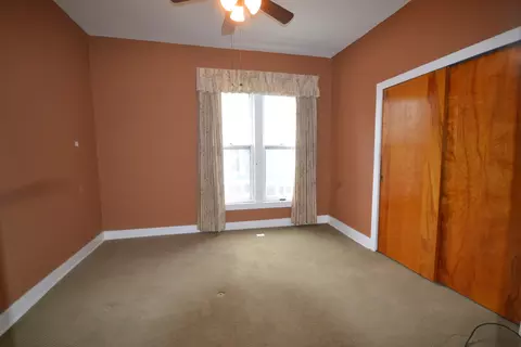 Bedroom - 163 Oak St, Elgin, IL 60123 photo 2 of 4