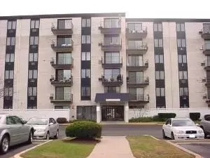 9118 W Elmwood Dr #1F, Niles, IL 60714