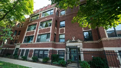 6825 N Greenview Ave #1, Chicago, IL 60626