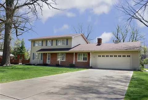 5 Oaklane Dr, Ottawa, IL 61350