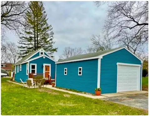 1415 W Sunnyside Dr, Johnsburg, IL 60051