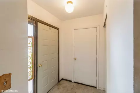 682 W Main St, Cary, IL 60013 photo 3