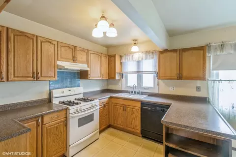 682 W Main St, Cary, IL 60013 photo 5