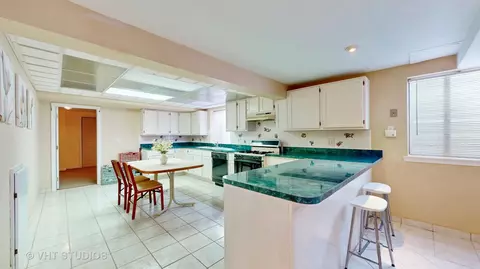 Kitchen - 811 Commons Rd, Naperville, IL 60563 photo 5 of 7