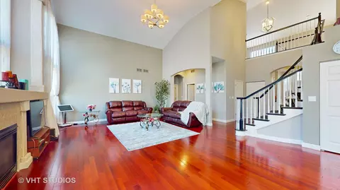 Living - 811 Commons Rd, Naperville, IL 60563 photo 2 of 5
