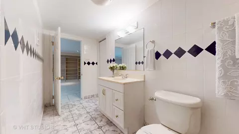 Bath - 811 Commons Rd, Naperville, IL 60563 photo 7 of 7