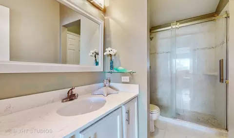 Bath - 811 Commons Rd, Naperville, IL 60563 photo 3 of 7