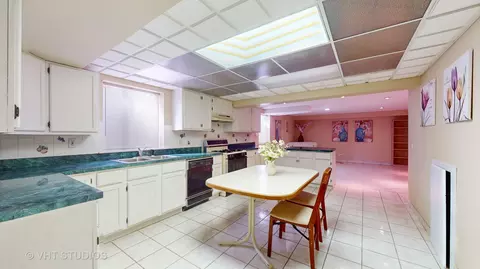 Kitchen - 811 Commons Rd, Naperville, IL 60563 photo 6 of 7